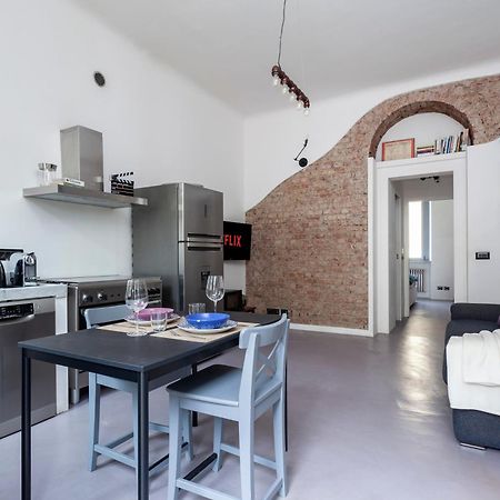 Stylish Industrial Flat Apartment Милано Екстериор снимка