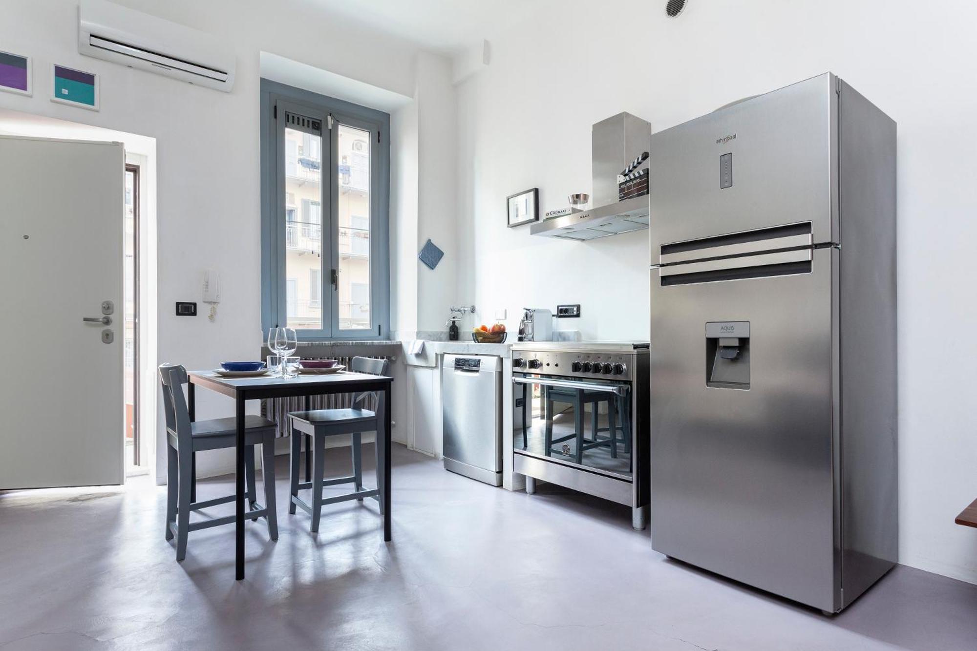 Stylish Industrial Flat Apartment Милано Екстериор снимка